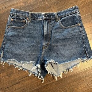 💙 Abercrombie & Fitch “ The Mom Short” High Rise 💙